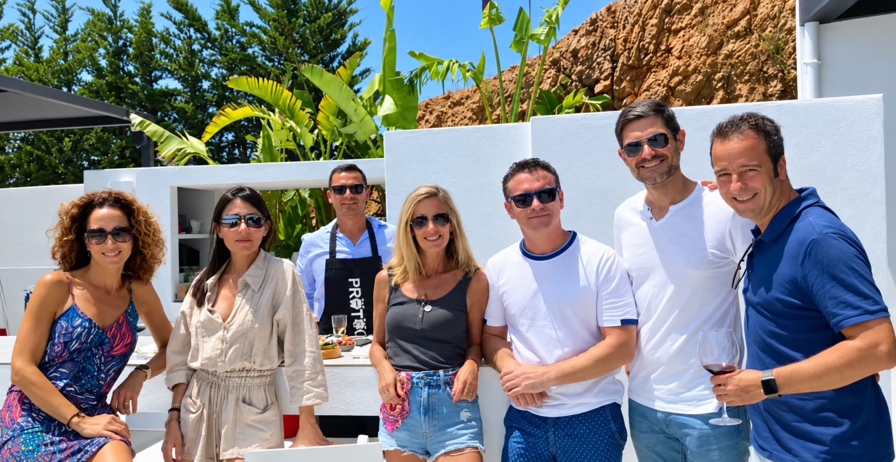 Réunion entre amis dans l'espace barbecue